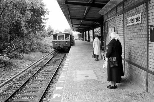 West Berlin Lichtenrade S-Bahnhof 1986. The Line 2 S-Bahn train approaching the platform of what was