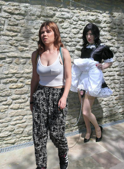 Jennette McCurdy walking her sissy slave in public.  This will probably become commonplace with the next generation of young stars.