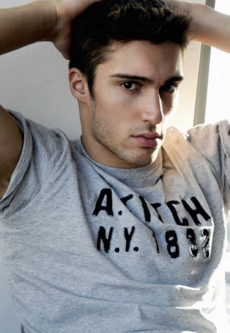 livinglifewithderek:  http://www.jackthreads.com/invite/derekchao