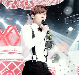 meiren-menglu:  Luhan x Christmas Day compilation…. 