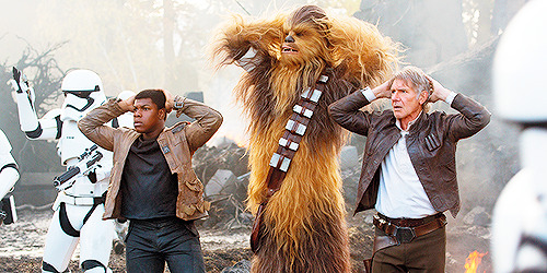 queenannebonny:  New stills from Star Wars: The Force Awakens (☆) 