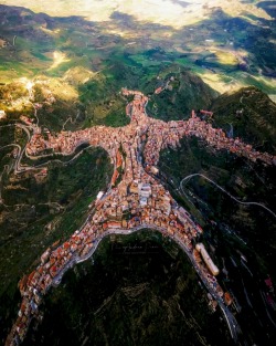 dailyoverview:Centuripe is a town of about 5,400 people on the island of Sicily, in southern Italy. It is located in hill country, between the Dittaino and Salso rivers, at roughly 2,400 feet (730 m) above sea level. When viewed from this aerial angle,