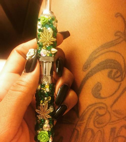 shopstaywild:@kingspongy got her Green Dream Vape pen from www.shopstaywild.com 💚🍃🔥