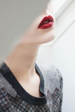 darlinghuman:  I love red lipstick… 