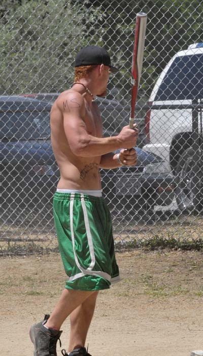 bro-mo:  undie-fan-99:  Sexy ginger baseball player with FTL waistband showing! 