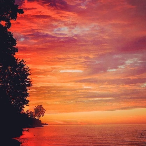 Surreal lake views @ sunset Photo by Sherrill. #thisisroc #roc #lakeontario #rochester #iloveny #su