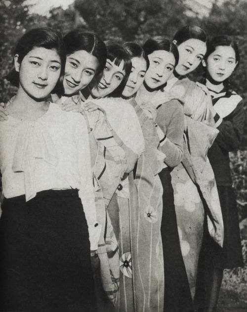 thekimonogallery:“In 1934, seven up-and-coming actresses from Shochiku Kamata are “Lucky Seven