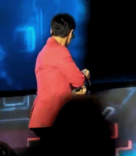 kwon-jyong:  Seunghyun shaking his booty to Sistar’s Alone [x]