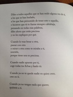 books-entre-letras:  “Cuando nadie apueste por ti, coge todas tus fichas y hazlo tú. Cuando ya no te quede nadie en quien creer, cree en ti. Cuando ya no tengas nada que querer, quiérete a ti.”     “Con tal de verte volar”, Miguel Gane