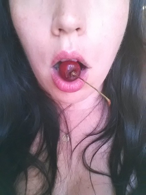 creepygirlmouse:  Giving Skype sessions today on Niteflirt! Sign up and get 3 free minutes! Cum watch me tease you & play with my pussy!