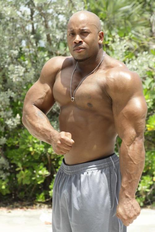 fcsdtrmntn: Tre’Shawn Edmonds-Raines a sexy as bodybuilder….who is truly something to b