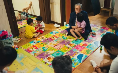 congenitaldisease:  Lee Jong-rak is the South Korean pastor who created the “Baby Box”. The idea is that mothers who do not want their babies can leave them inside the box which includes a thick towel and lights and heating to keep the baby warm.