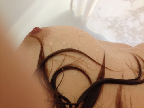 buttsanddepression:Finger in the way/but that’s okay/perfection by imperfection is what I say