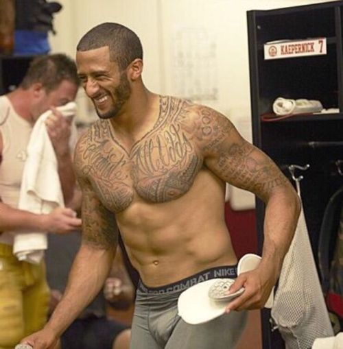 lamarworld1:Colin Kaepernick bulge &amp; booty