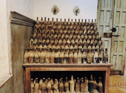 Jerez de muy buena edad, solera de Gonzales Byass, Jerez de la Frontera, 2016.These very old bottles