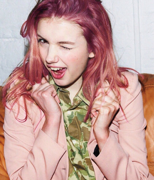 aciddaisies:   soft grunge/models  these are the worst kind of boobs…