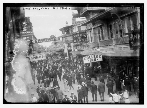 Surf Avenue, Coney Island. New York, 1904-1915.