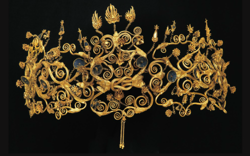 coolartefact:The golden diadem of the Scythian princess Meda, found in the tomb of Philip II of Mace