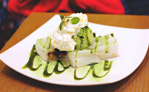 pitokki:  White Waffle with Matcha (by drkigawa)