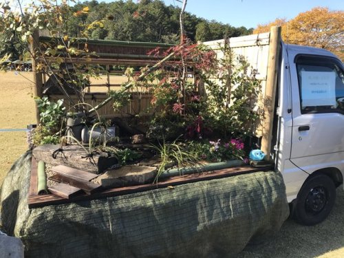 gallusrostromegalus: laptou2: ahonecobra: 軽トラガーデンコンテスト✨ lightweight truck garden contest That sounds