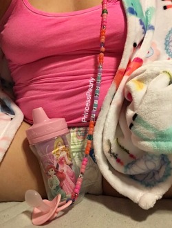 princesspearlypie:  Of course I’m not up an hour and a half past my bedtime 😇 also don’t tell daddy, but there’s sweet tea in my sippy! 🍼☕️ And thanks for 1,100 followers! It means the world to me ❤️ Paci from @onesiesdownunder  @pearlysdaddy