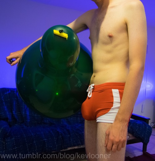 kevlooner: Naughty fun with a big balloon!