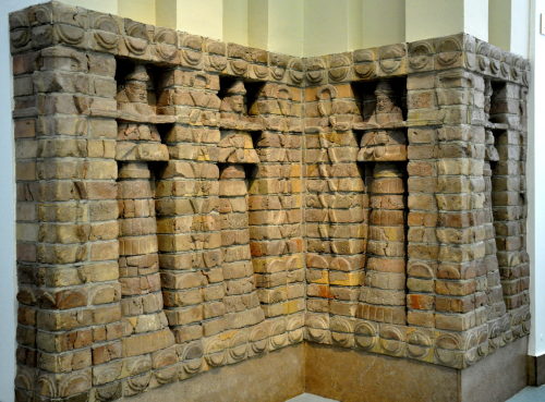 Façade of the Temple of Inanna at Uruk (c. 1413 BC).The cuneiform inscriptions on the bricks show th