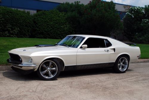 americanclassicmusclecars:1969 Ford Mustang RestoMod Fastback,351 Clevelend V-8.