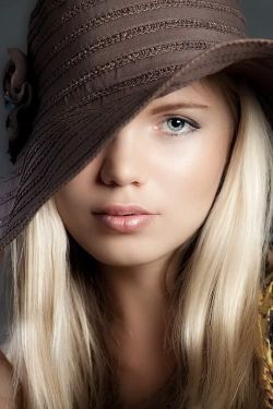 Gaya-Style:  Brown Hat Via : [Pinterest.com] 