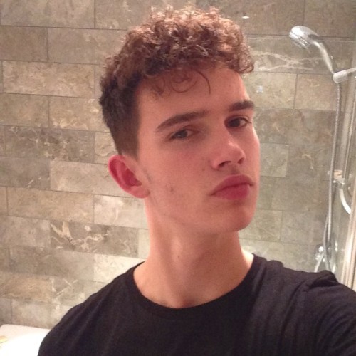 leviticum: i’m so sorry for uploading 2 pictures but it’s not often i’m in a bathr