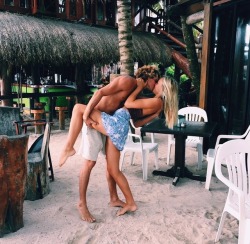 voguepjparty:  Tropical kisses 🌴❤️😘
