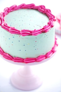 foodiebliss:  Pastel Vanilla Birthday CakeSource: