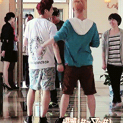 layeol-deactivated20151008:  layhan taking a romantic picture ❤ 