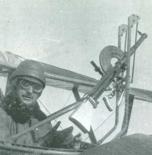 historicalfirearms:   Chauchat-Sutter Machine Rifle  In 1914-15 French airmen, desperate for an effe