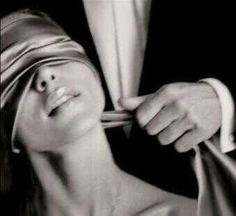 lostgenny:  Love blindfolds ❤  