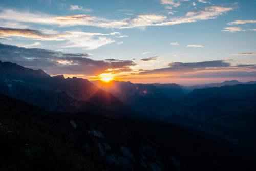 DER BERG RUFT VIIUnd dann, ganz unverhofft, bin ich plötzlich da. Das Watzmannhaus thront vor mir un