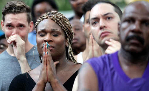 sinidentidades:  Vigil Held For Islan Nettles, Black Trans Woman Killed in Harlem Mourners gathered in Harlem on Thursday night to remember Islan Nettles, the 21-year-old trans woman who was beaten to death last week. Nettles was walking with friends