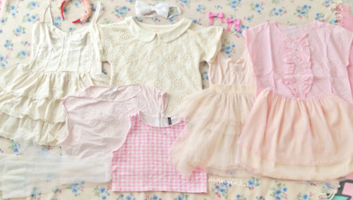 mansikka:  I’ve been talking about the post about my clothes and this is it! This is the post! I chose my favourite clothes and clothes that I have something to say about and divided them to groups. I also threw in some accessories since apparently