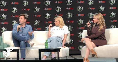 davidtennantcom: David Tennant, Billie Piper and panel host Clare Kramer at Emerald City Comic Con e