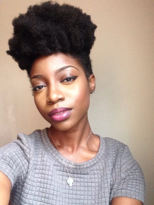 kapsoyaborn:Natural hair in a puff