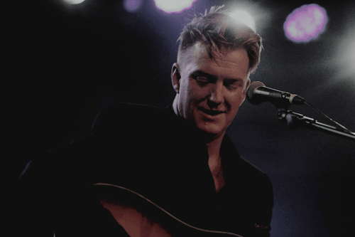 hoshua-jomme:josh homme @ the special benefit concert for The Afghan Whigs’ Dave Rosser at the