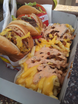 forever-and-alwayss:  there’s no in n out in canada and that makes me really sad