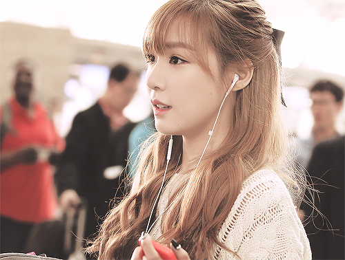 softhwang:    8-9/∞ of precious angel tiffany    