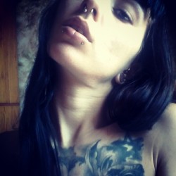 neveraboveneverbelow:  Xoxoxoxoxoxoxo #suicidegirls