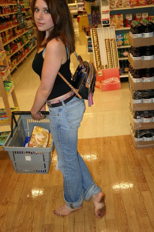 barefootgirls: The sign says 10% off if your feet are dirty.