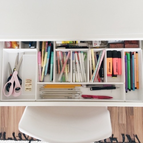 terjistudies: My newly organized desk is making me really happy!
