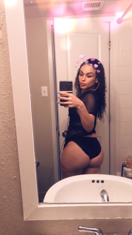 My lil sis got a fat ass huh ?