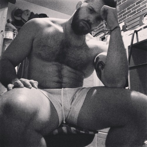 loveisinthehairy:  🐻NOCHE DE FÚTBOL🐻 🔴⚪️🔴AUPA ATLET🔴⚪️🔴 by frandullon86 http://ift.tt/1DFi1IF