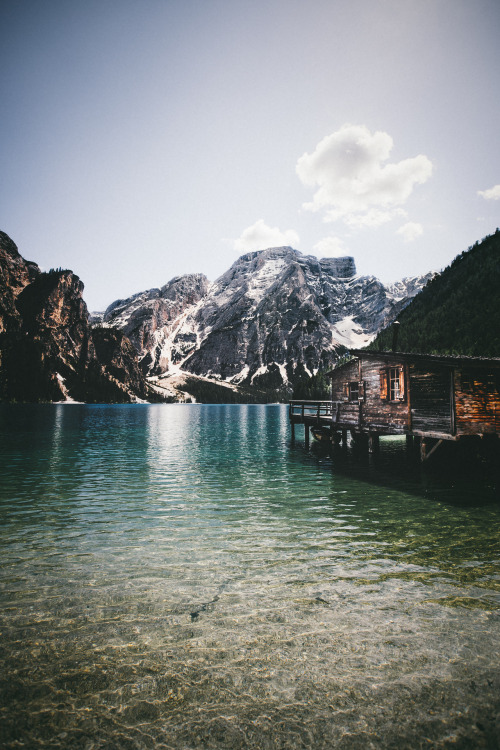elenamorelli:{ little boathouse on the lake }