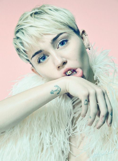 Miley Cyrus Bangerz Tour Book by Julian Berman Part 1/Part 2 http://its-erva-venenosa.tumblr.com/ - 